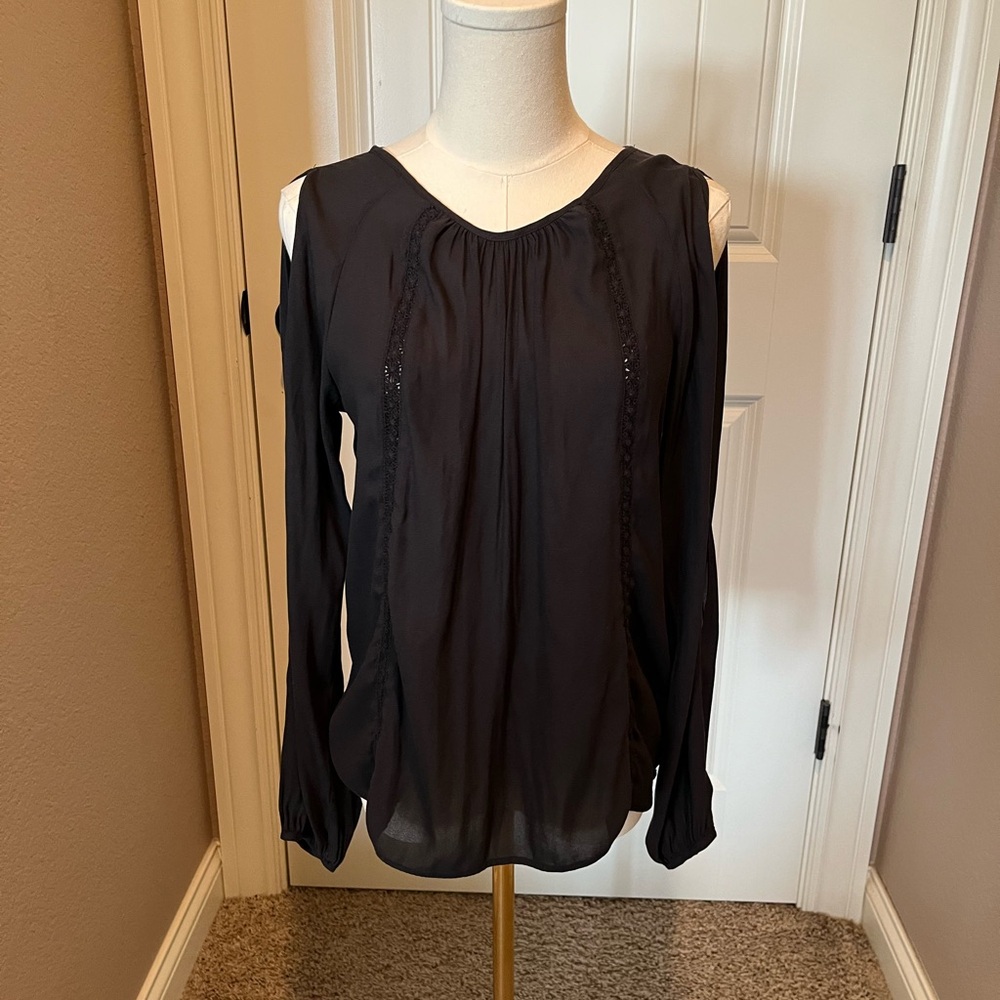 STATE Elegant Black Blouse with Shoulder Cut-Outs - Picture 3 of 3